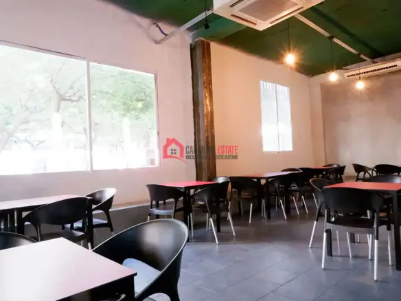 Commercial Premises Of 117 M² In Valencia, Spain