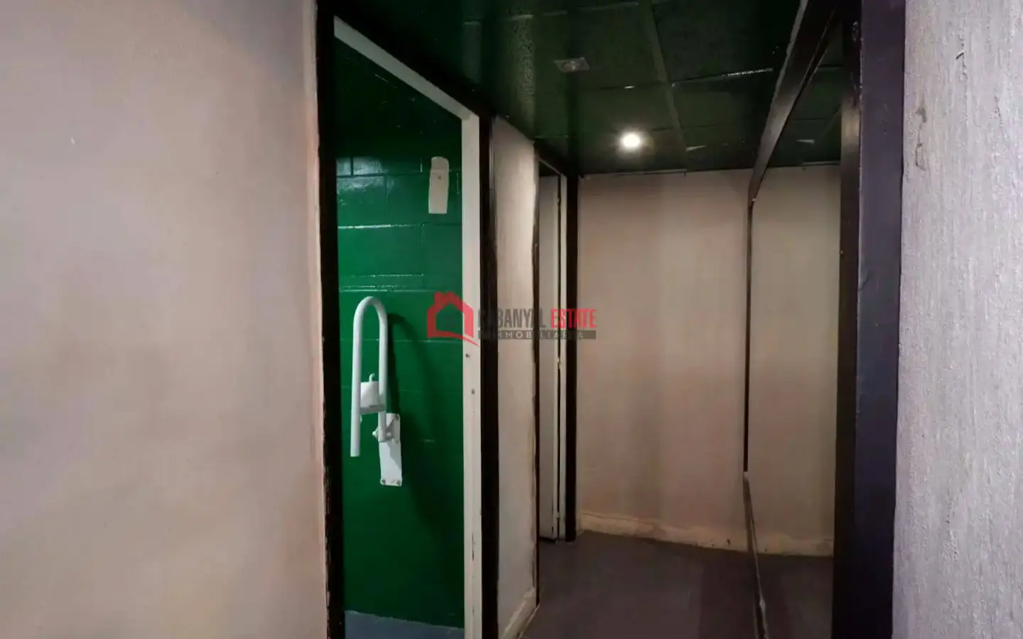 Commercial Premises Of 117 M² In Valencia, Spain
