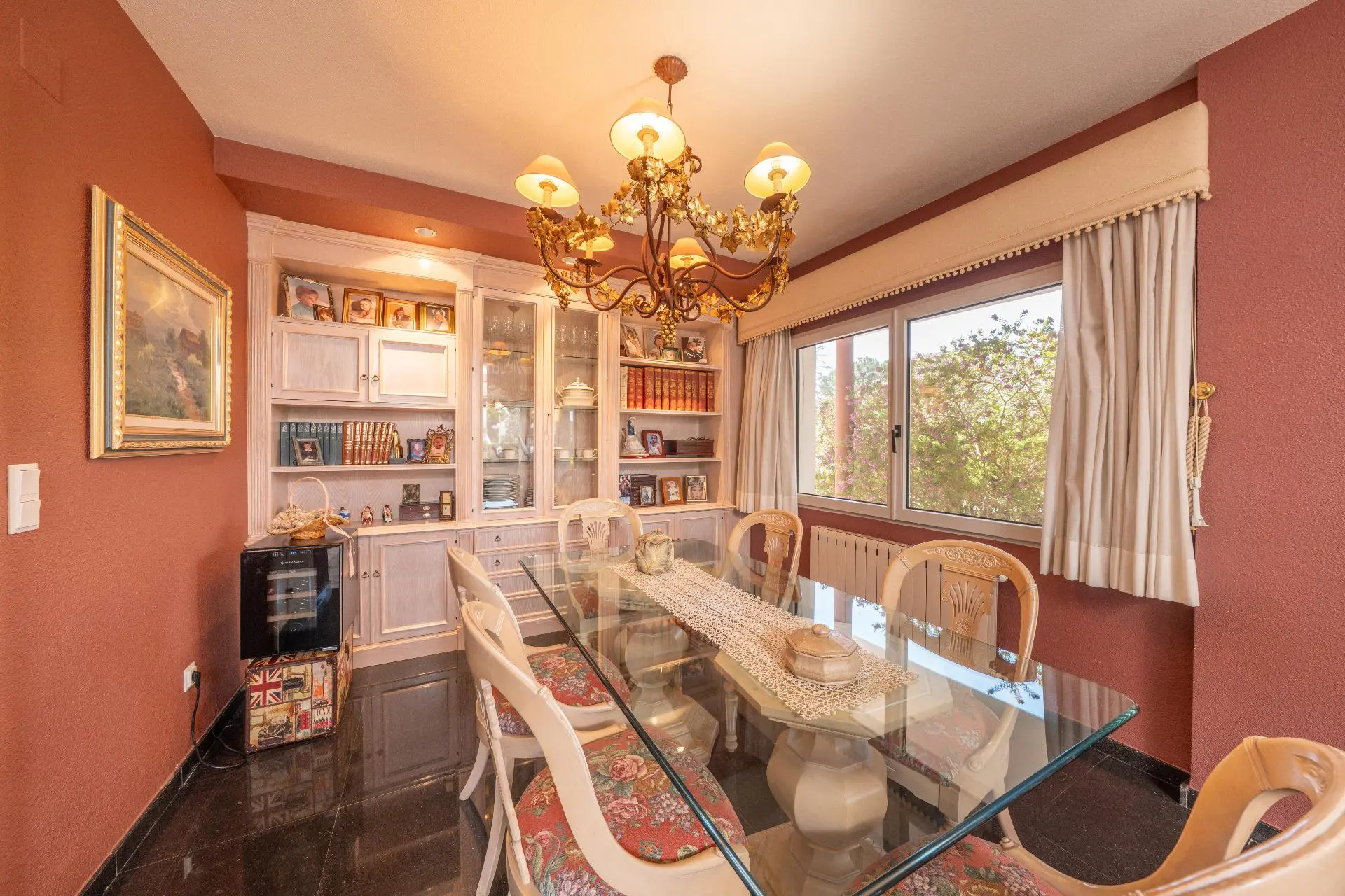 Villa Of 375 M² In Petrer