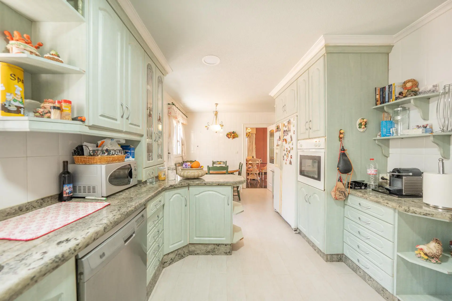 Villa Of 375 M² In Petrer