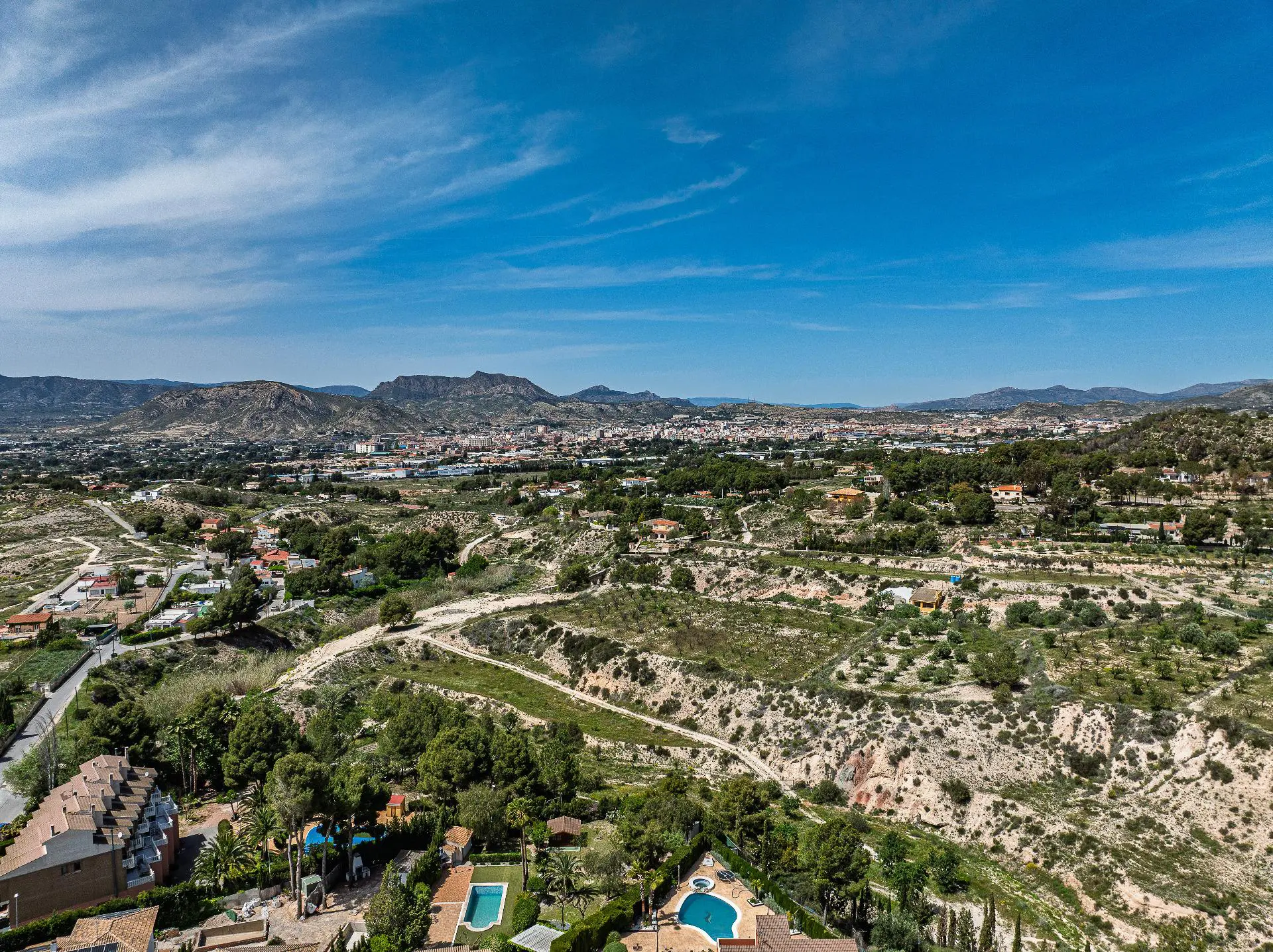 Villa Of 375 M² In Petrer