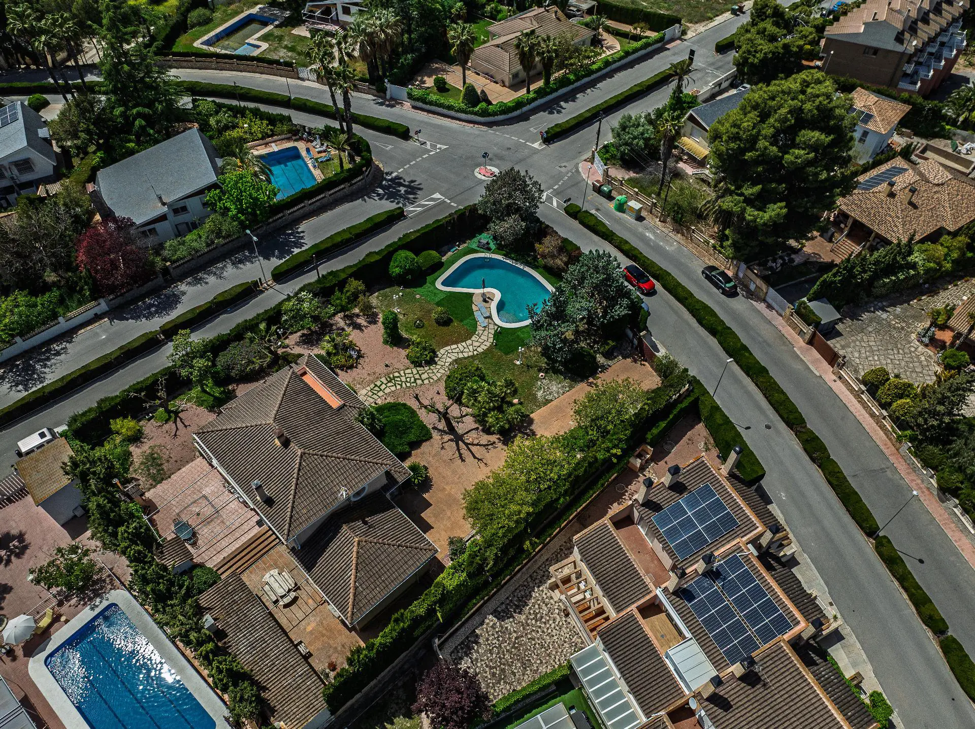 Villa Of 375 M² In Petrer