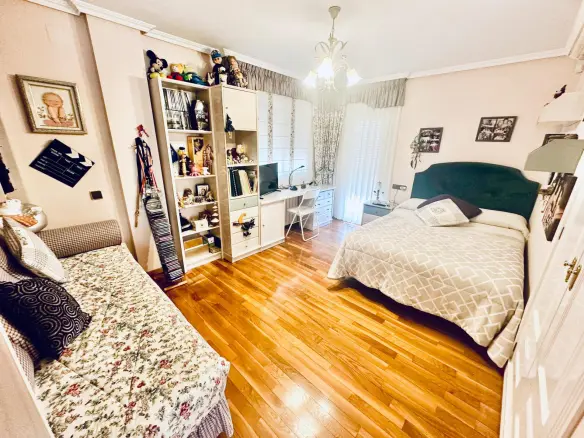 4-bedroom Villa In Benidorm, Spain (320 M²)