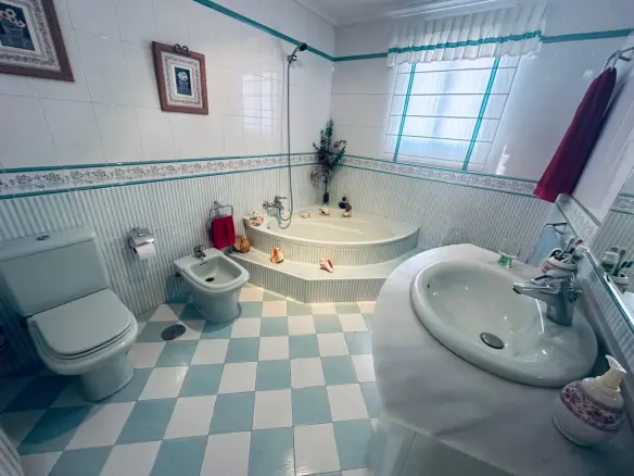 4-bedroom Villa In Benidorm, Spain (320 M²)