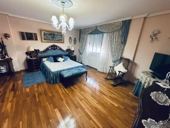 4-bedroom Villa In Benidorm, Spain (320 M²)