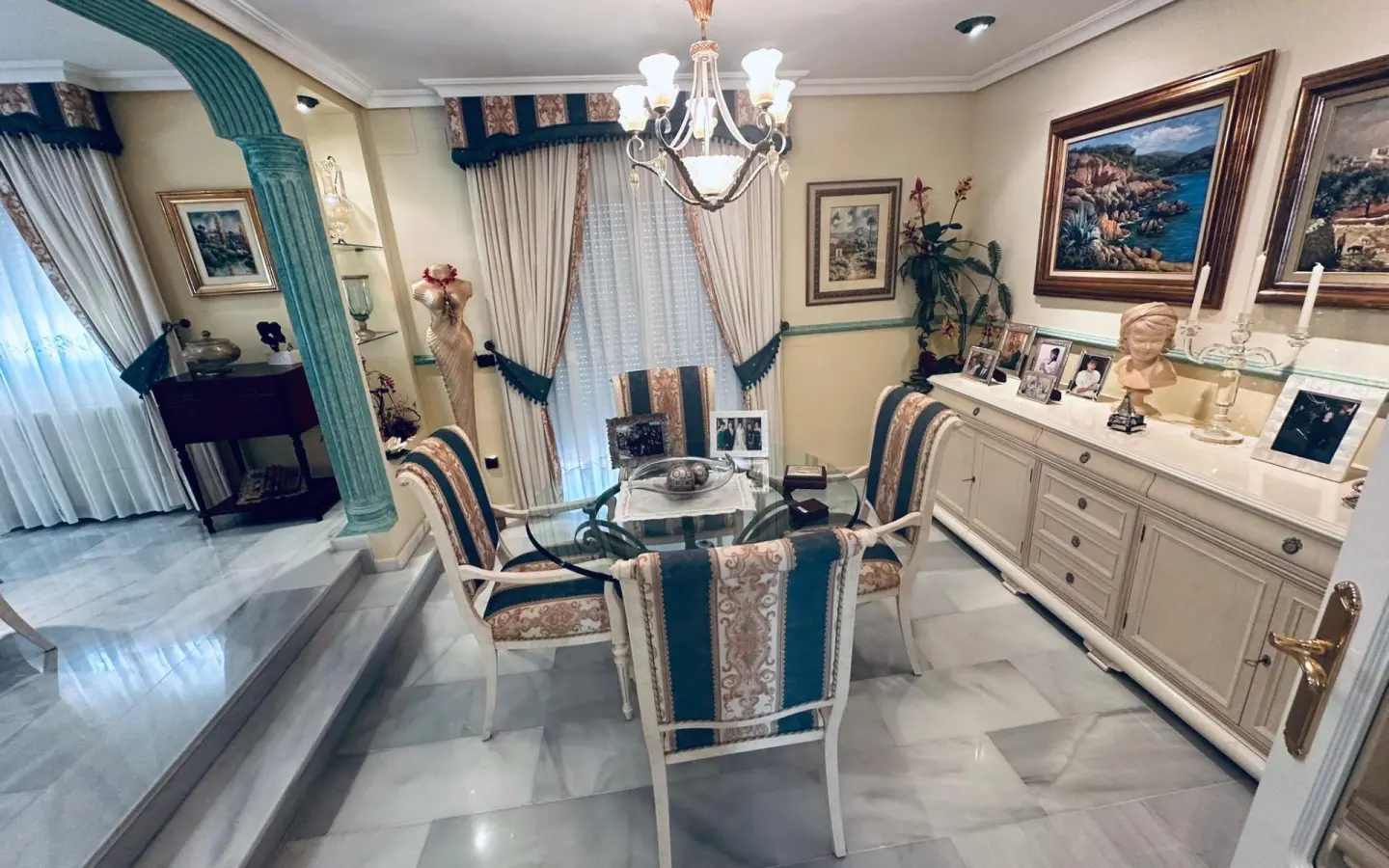 4-bedroom Villa In Benidorm, Spain (320 M²)