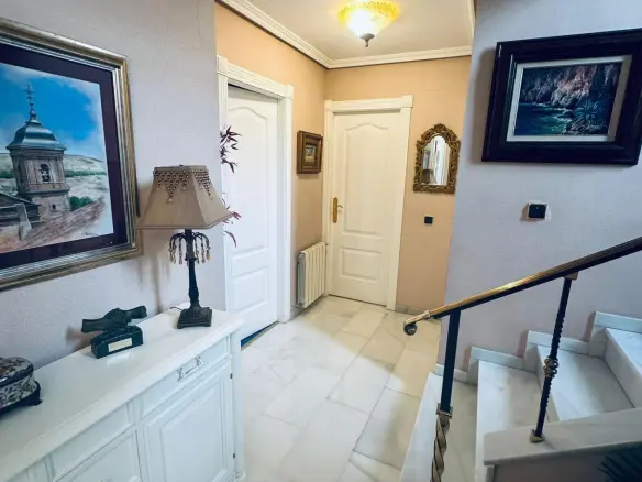 4-bedroom Villa In Benidorm, Spain (320 M²)