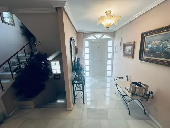 4-bedroom Villa In Benidorm, Spain (320 M²)