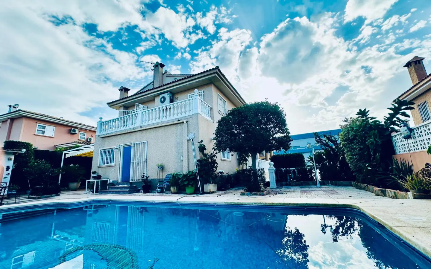 4-bedroom Villa In Benidorm, Spain (320 M²)