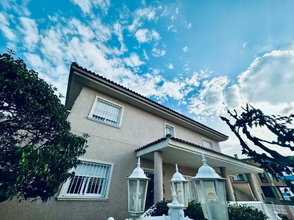 4-bedroom Villa In Benidorm, Spain (320 M²)