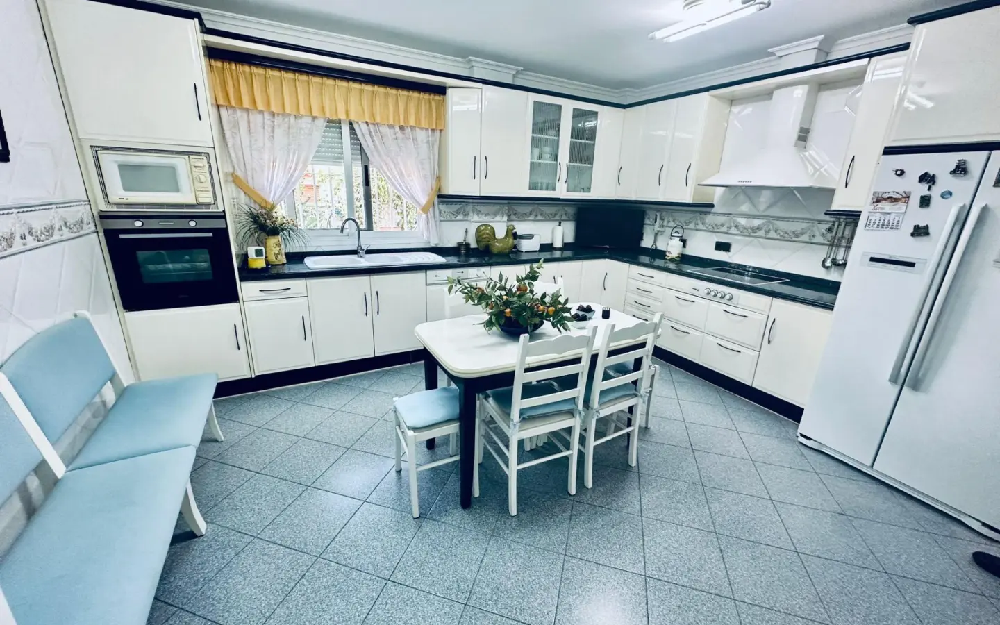 4-bedroom Villa In Benidorm, Spain (320 M²)