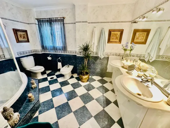 4-bedroom Villa In Benidorm, Spain (320 M²)