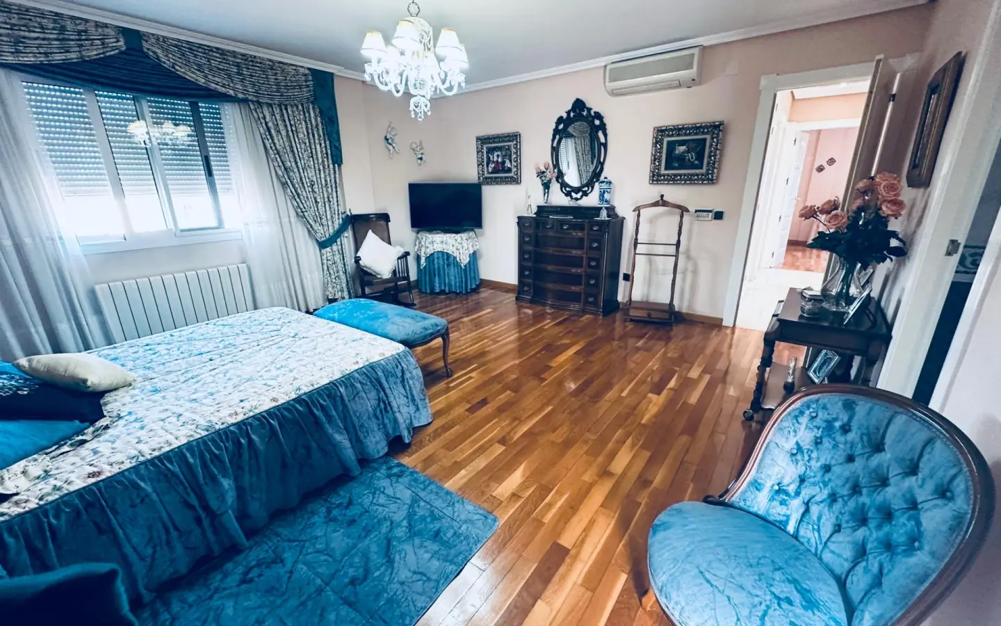 4-bedroom Villa In Benidorm, Spain (320 M²)