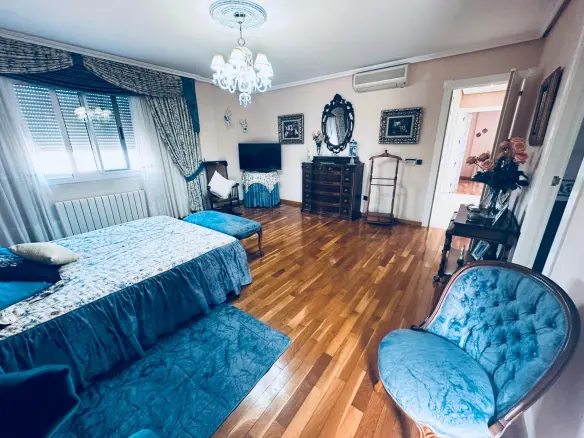 4-bedroom Villa In Benidorm, Spain (320 M²)