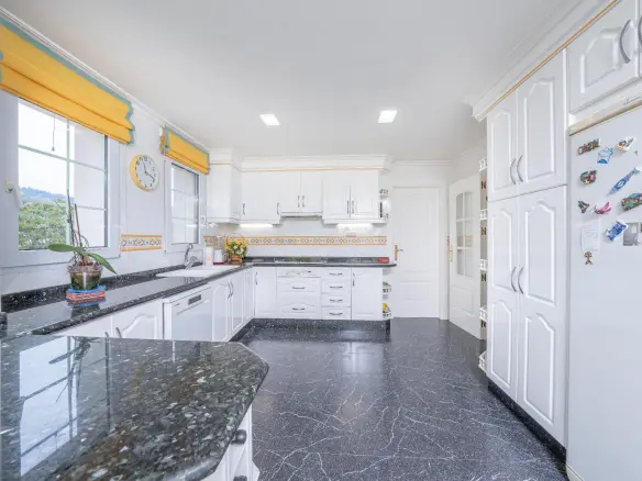 5-bedroom Villa In Alcoy – Alcoi, Spain (363 M²)