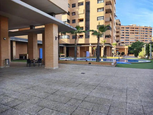 4-bedroom Flat In Alicante, Spain (134 M²)