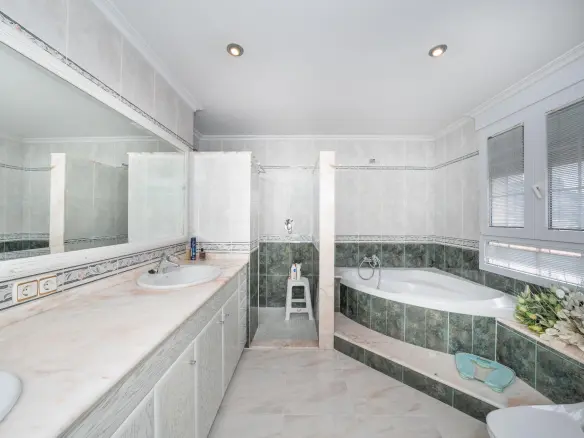 5-bedroom Villa In Alcoy – Alcoi, Spain (363 M²)