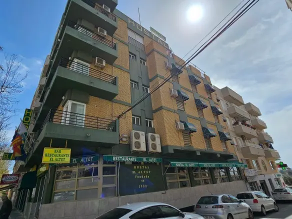Building Of 1033 M² In El Altet, Spain