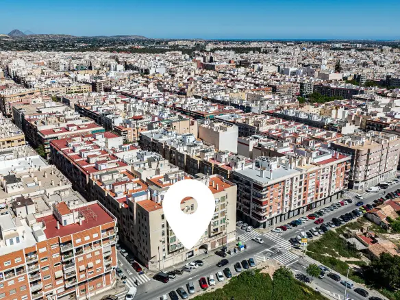 Commercial Unit Of 57 M² In Elche, Spain
