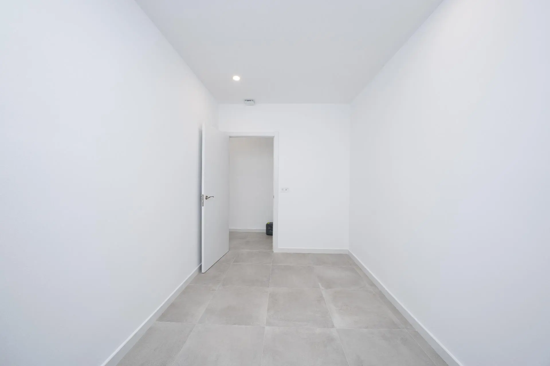 Commercial Unit Of 57 M² In Elche, Spain