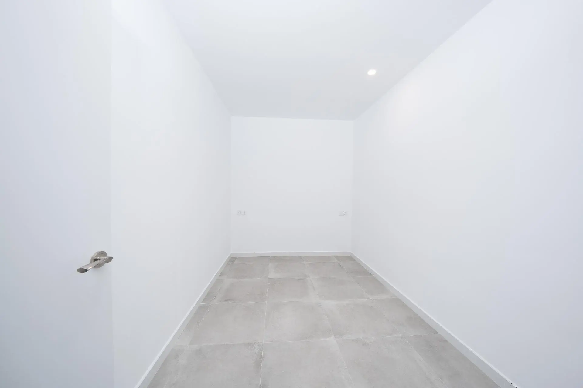 Commercial Unit Of 57 M² In Elche, Spain