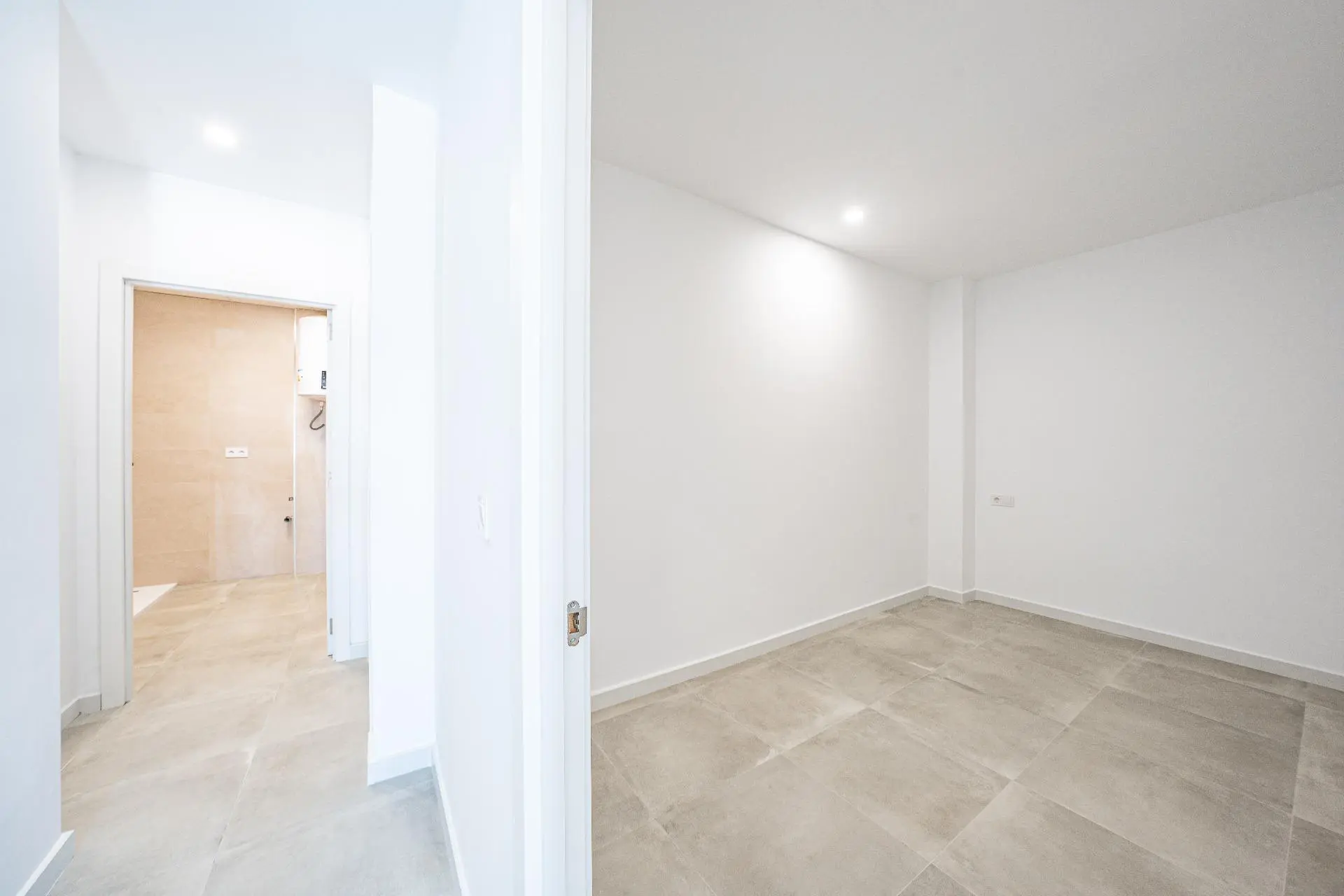 Commercial Unit Of 57 M² In Elche, Spain