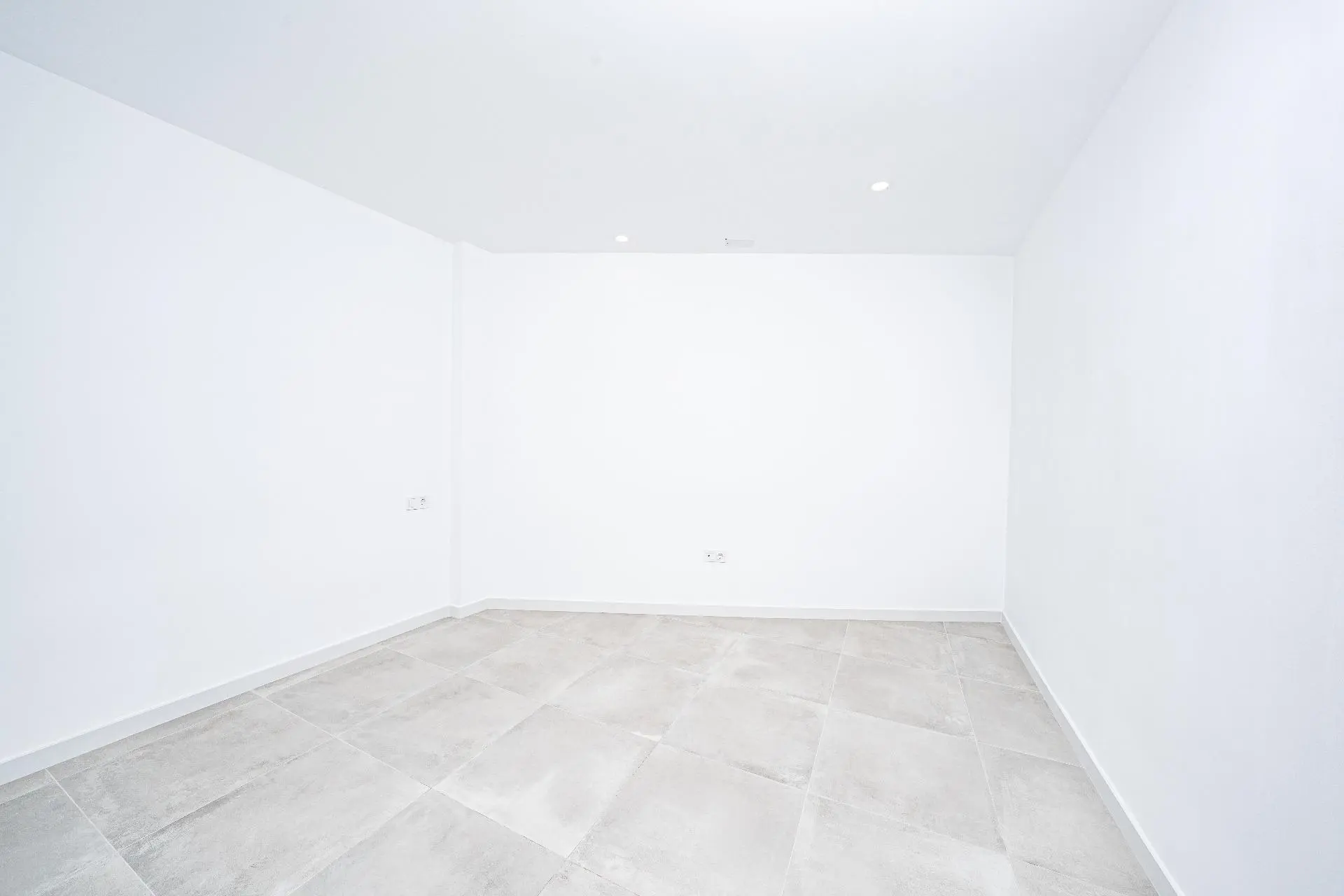 Commercial Unit Of 57 M² In Elche, Spain