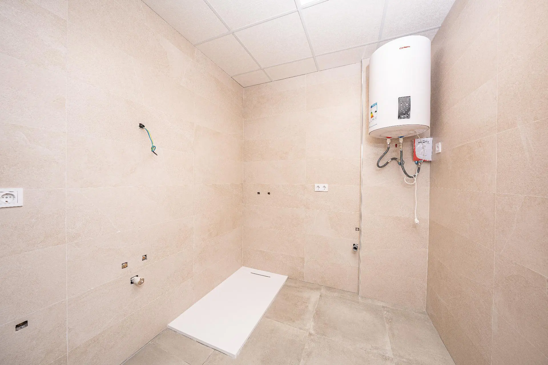 Commercial Unit Of 57 M² In Elche, Spain