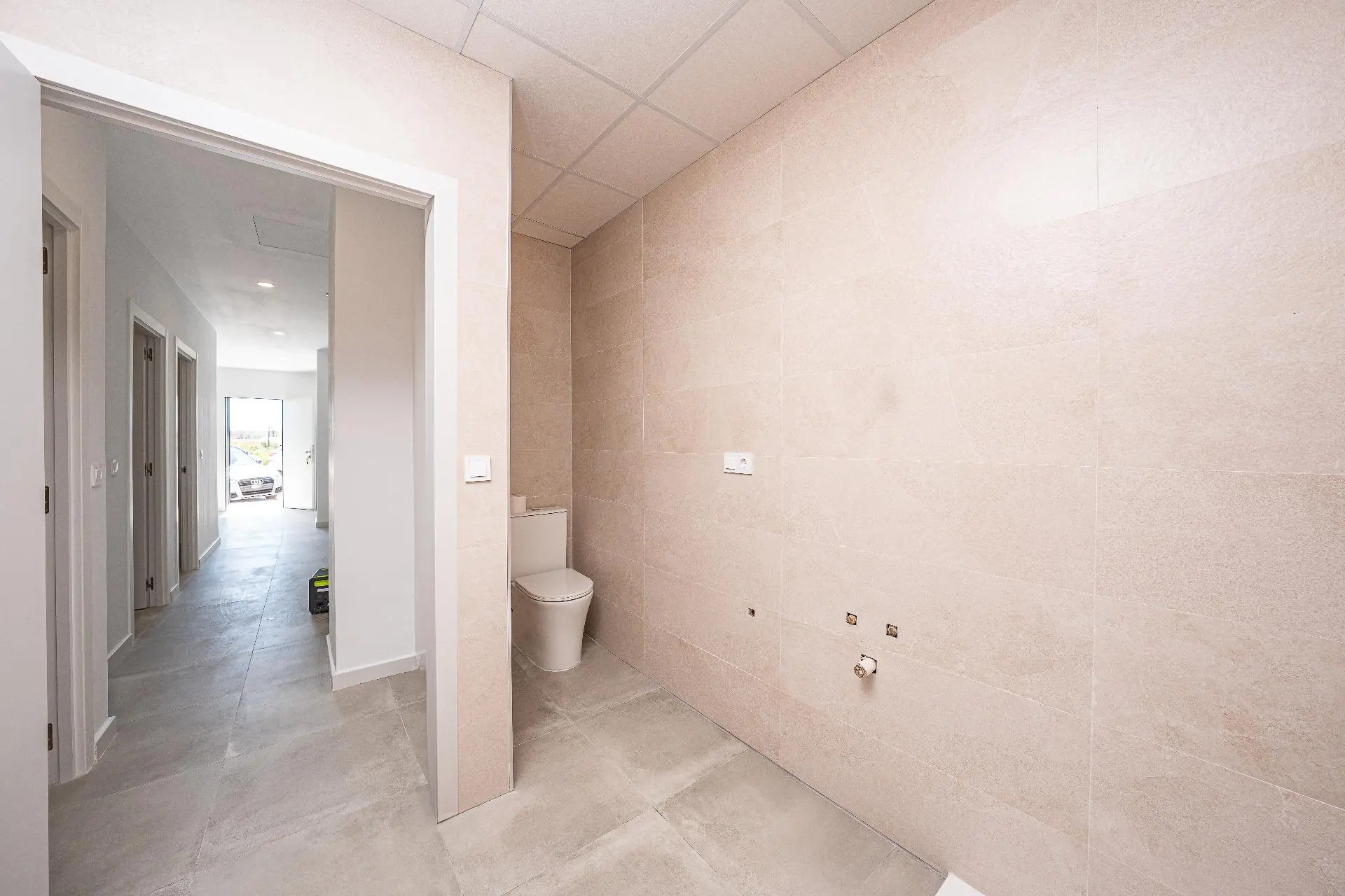 Commercial Unit Of 57 M² In Elche, Spain