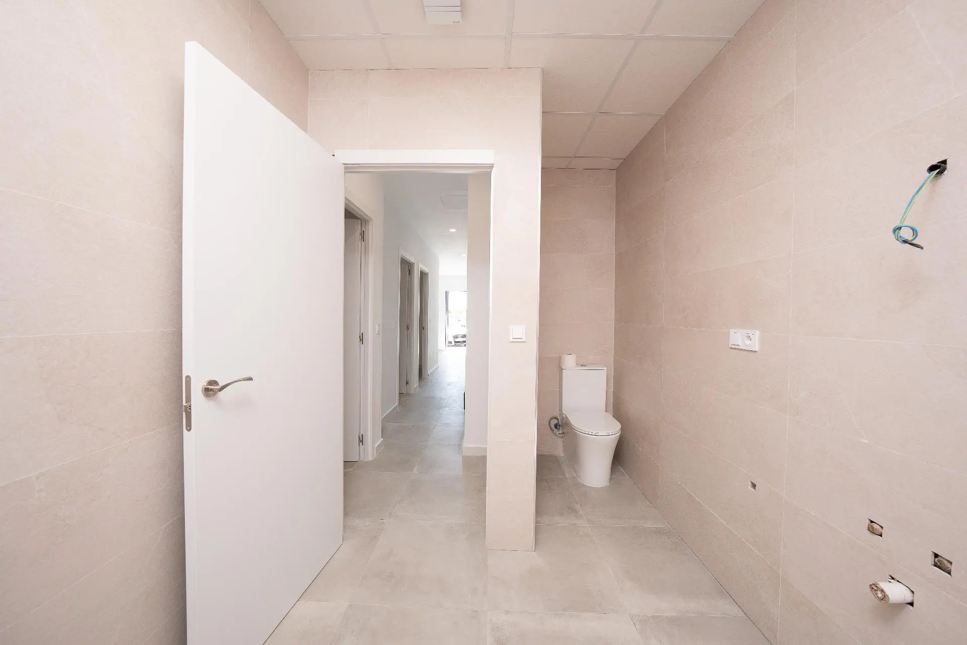 Commercial Unit Of 57 M² In Elche, Spain