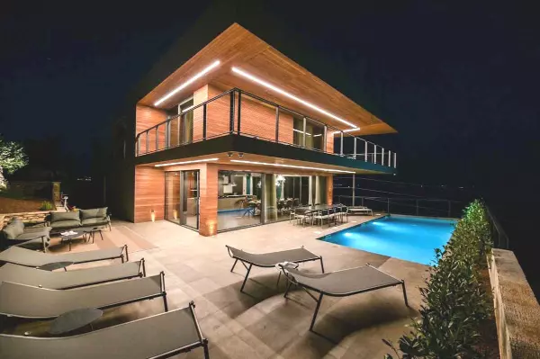 Villa Of 560 M² With Authentic Features In A Unique Location