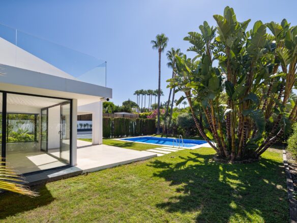 Modern Family Villa In Alta Vista, San Pedro De AlcÁntara