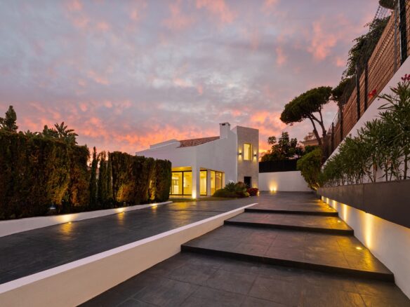 Modern Family Villa In Alta Vista, San Pedro De AlcÁntara