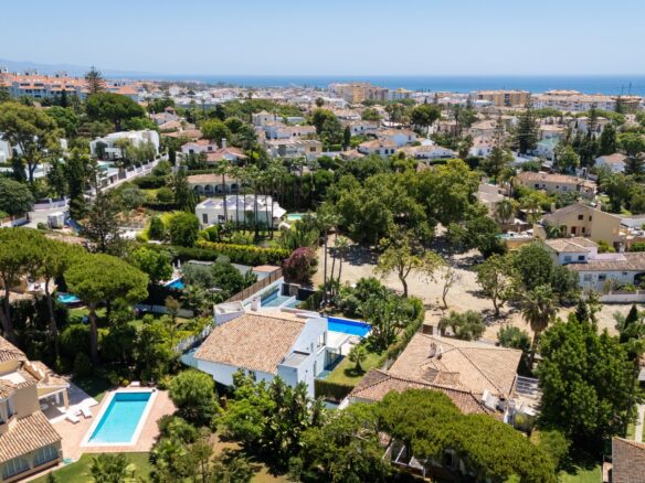 Modern Family Villa In Alta Vista, San Pedro De AlcÁntara