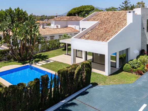 Modern Family Villa In Alta Vista, San Pedro De AlcÁntara
