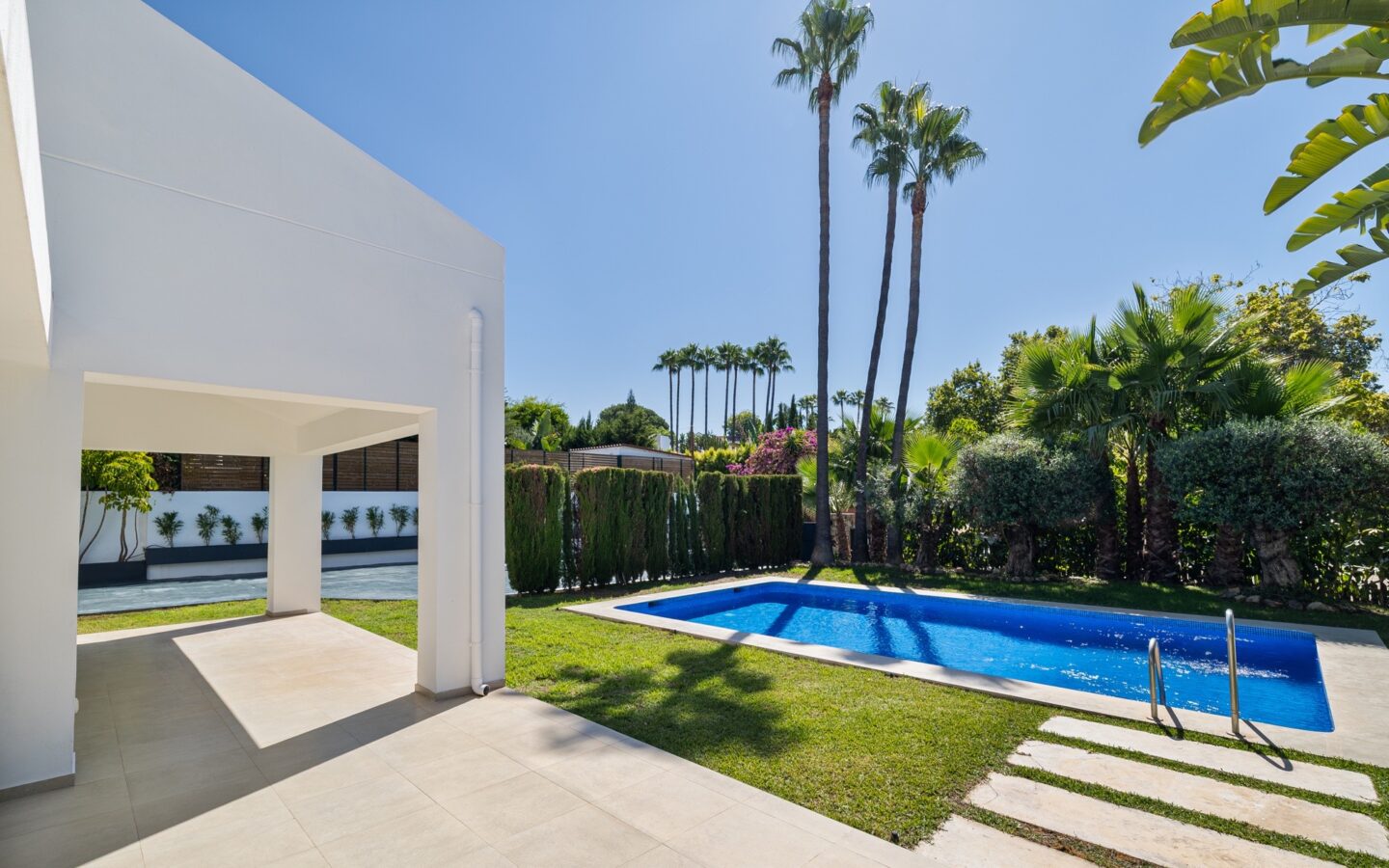 Modern Family Villa In Alta Vista, San Pedro De AlcÁntara