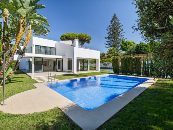 Modern Family Villa In Alta Vista, San Pedro De AlcÁntara