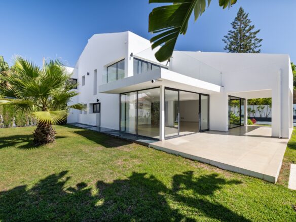 Modern Family Villa In Alta Vista, San Pedro De AlcÁntara