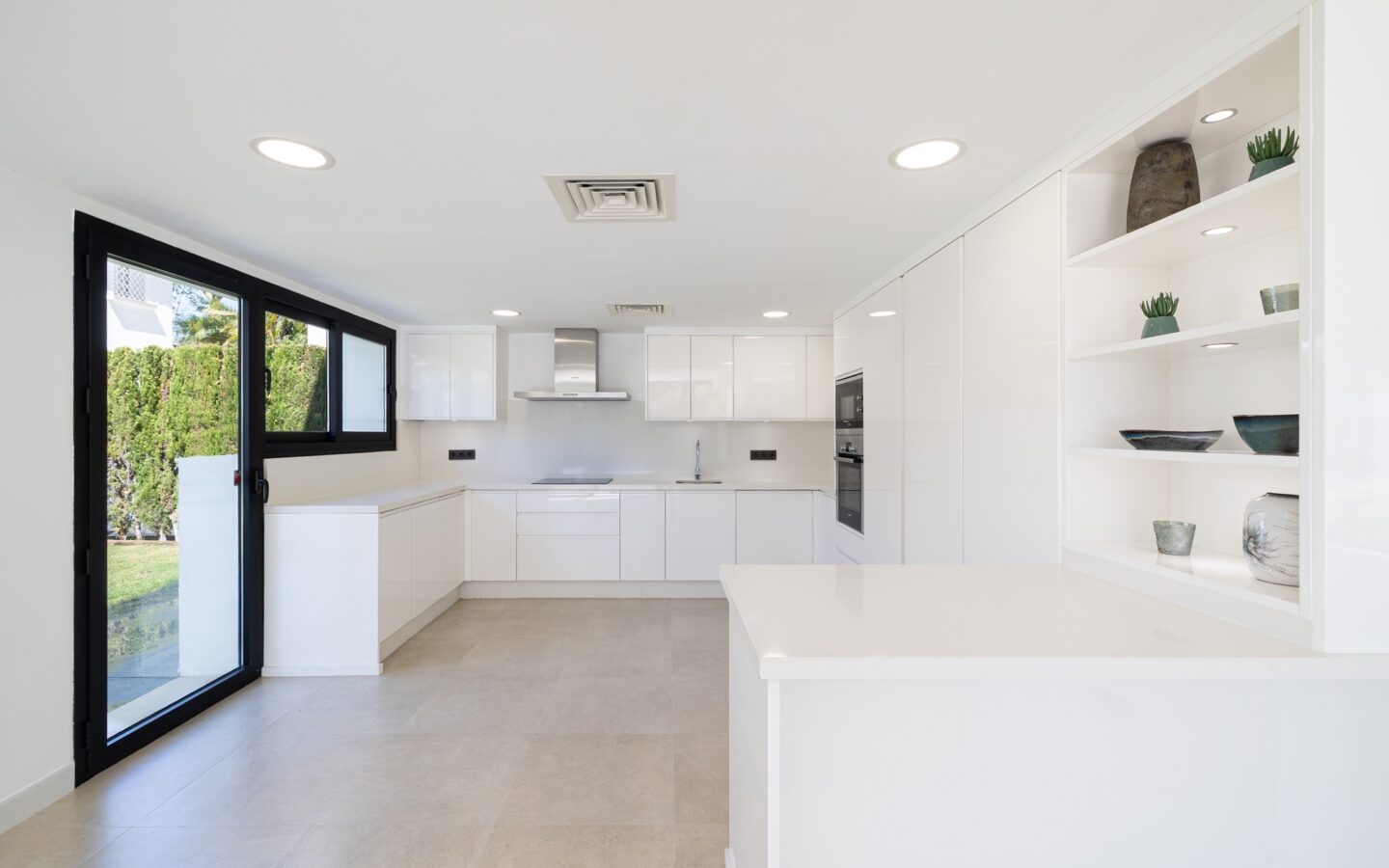 Modern Family Villa In Alta Vista, San Pedro De AlcÁntara