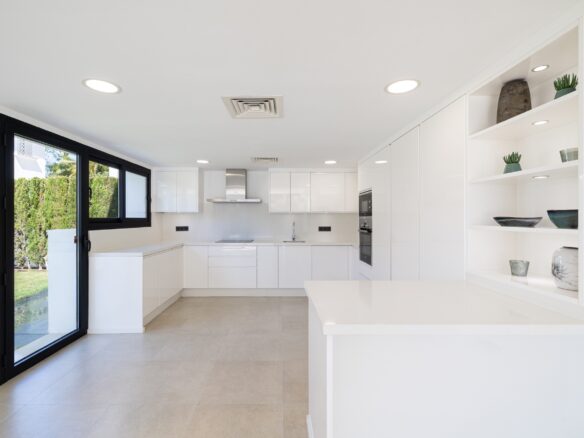 Modern Family Villa In Alta Vista, San Pedro De AlcÁntara