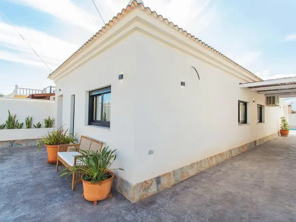 2-bedroom House In Torrevieja, Spain (104 M²)