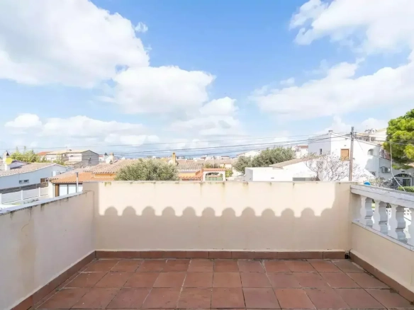 2-bedroom House In Castello D’empuries, Spain (98 M²)