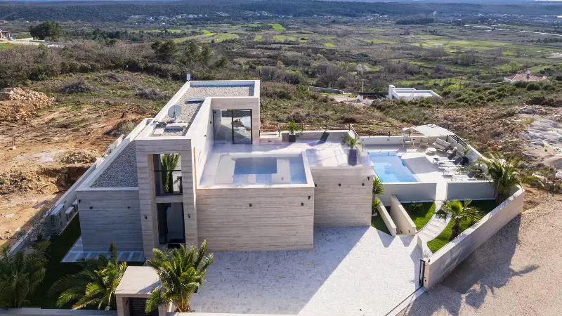 Villa Of 200m² With Construction In Quiet Location Near Zadar