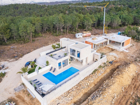 Villa Of 200m² With Construction In Quiet Location Near Zadar