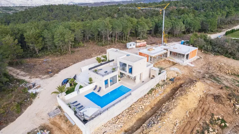 Villa Of 200m² With Construction In Quiet Location Near Zadar