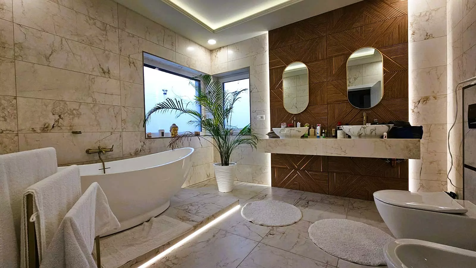 Villa Of 2100 M² With Private Land In Romania