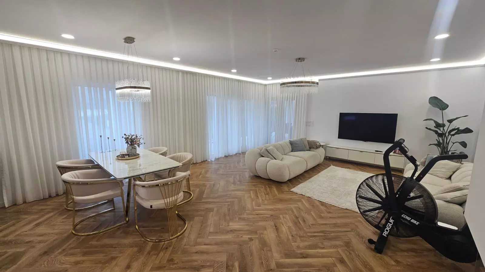 Villa Of 2100 M² With Private Land In Romania