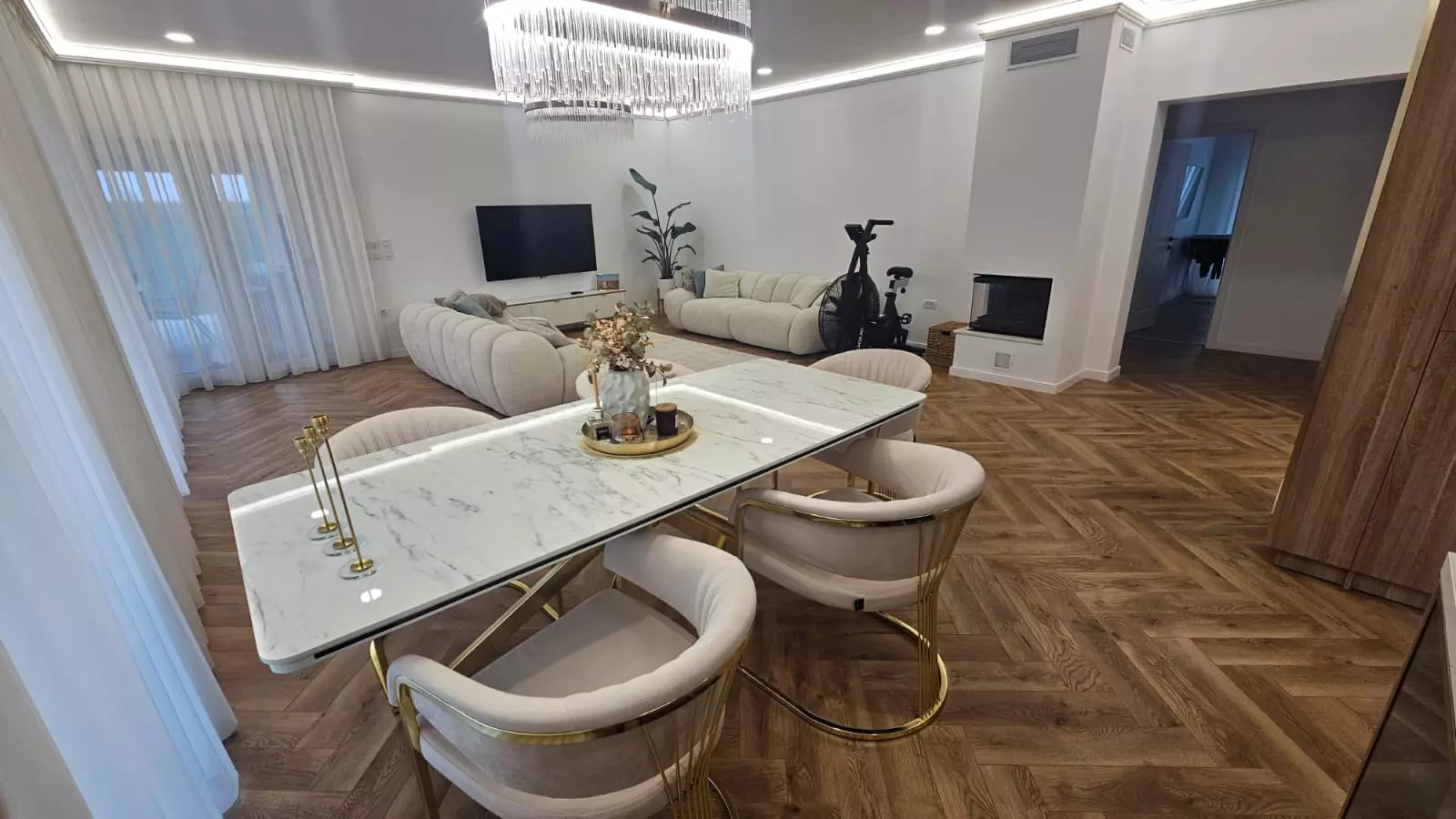 Villa Of 2100 M² With Private Land In Romania
