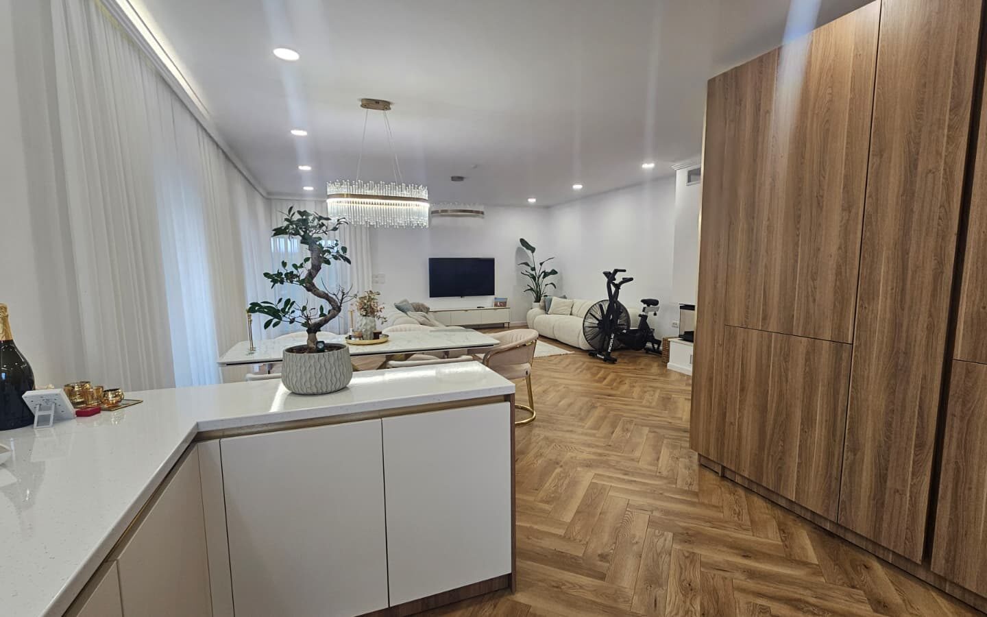 Villa Of 2100 M² With Private Land In Romania