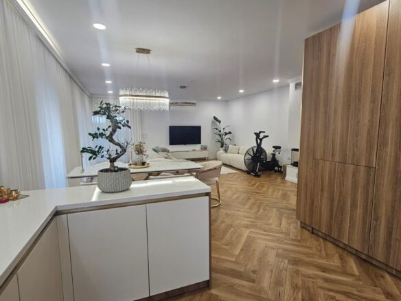 Villa Of 2100 M² With Private Land In Romania